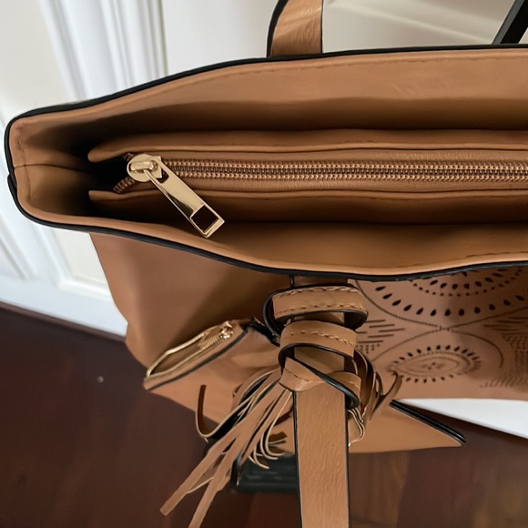 👜Tote Tan + 🧣 scarf and small purse 👝 - Picture 5 of 6